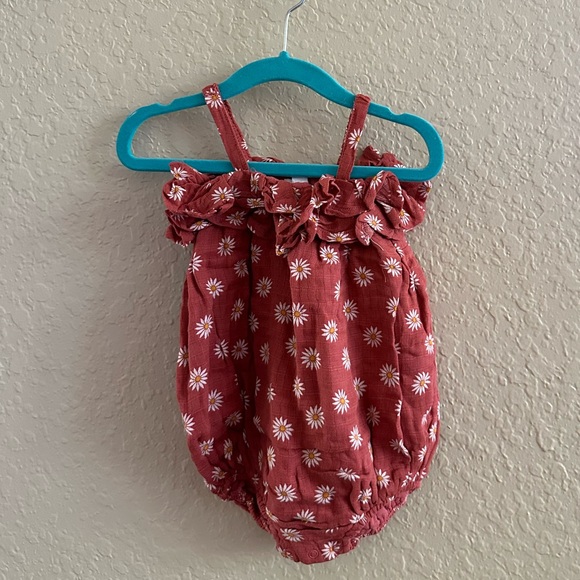 💙5/$25💙HP Angel Dear Muslin Ruffle Daisy Sunsuit NWT - Picture 4 of 11